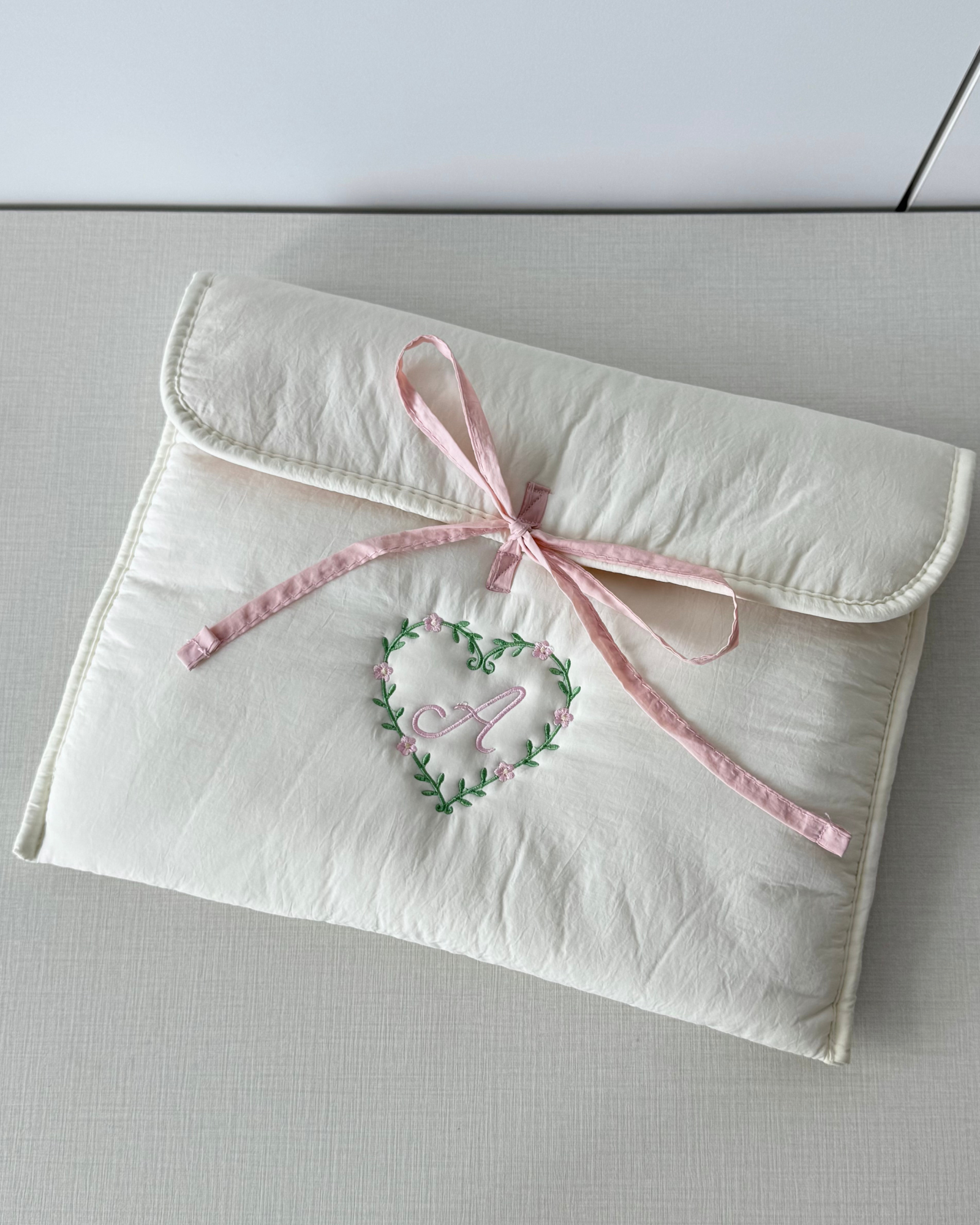 Laptop Sleeve - Ribbon Kiss 2