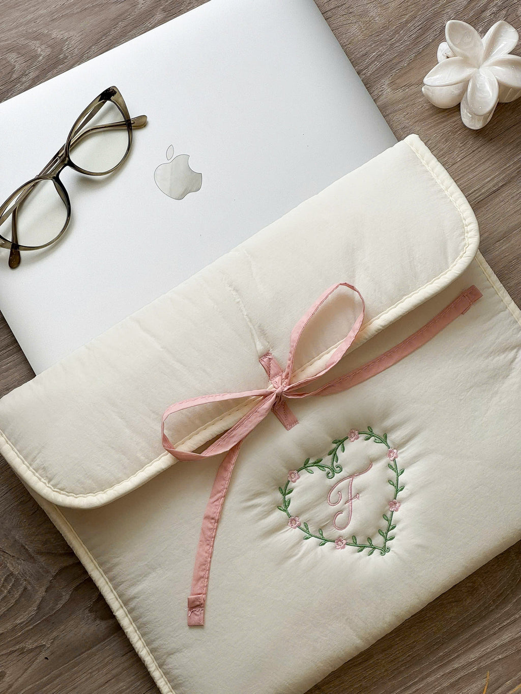 Laptop Sleeve - Ribbon Kiss 2